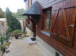 Le Petit Chalet -Appartement proche de la vieille ville , du centre ville et du Tram- PETIT DEJEUNER OFFERT